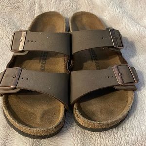 Birkenstock Kids size 34 Big kid